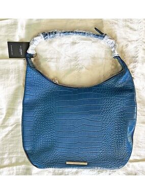 HOBO, CALF LEATHER, MEDIUM BLUE CROC EMBOSSED, 15 x 12 x 5 INCHES, TOP ZIPPER,